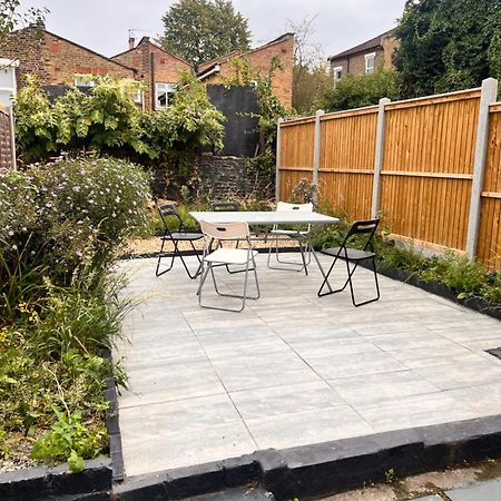 A Little Slice Of London Vila Exterior foto